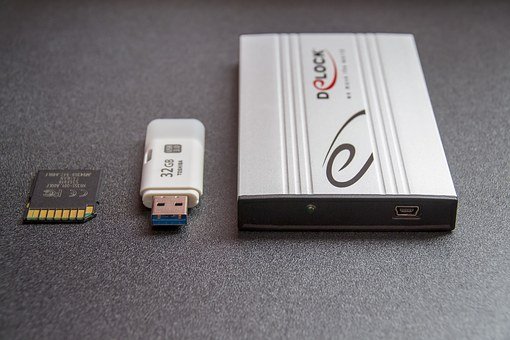 data-bearer-1313000__340.jpg
